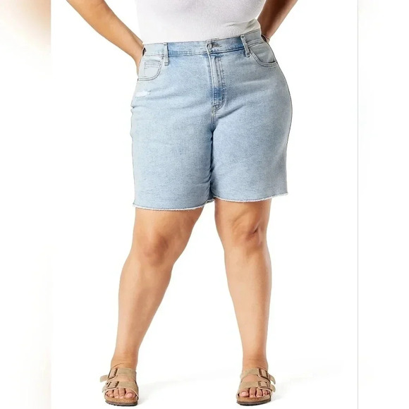 Signature by Levi Strauss & Co. Plus Size Heritage High Rise Bermuda Shorts. - Picture 2 of 16